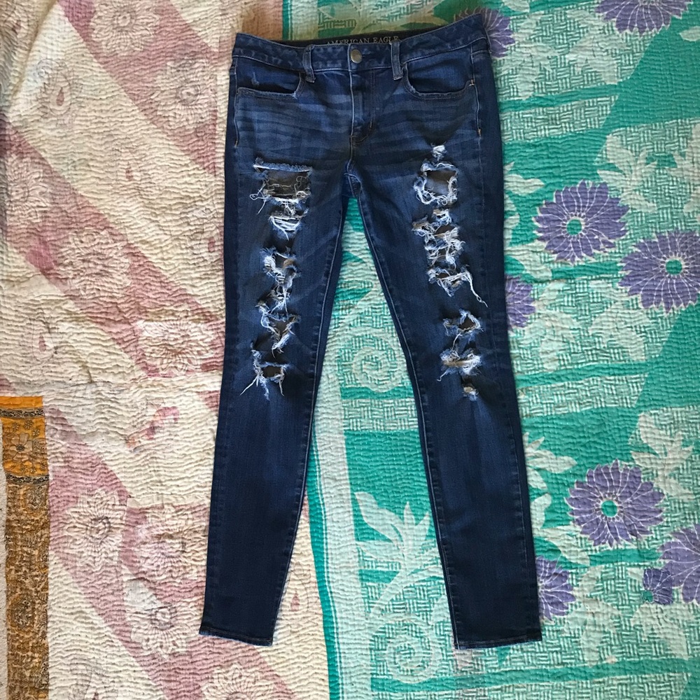 Distressed American eagle jeggings